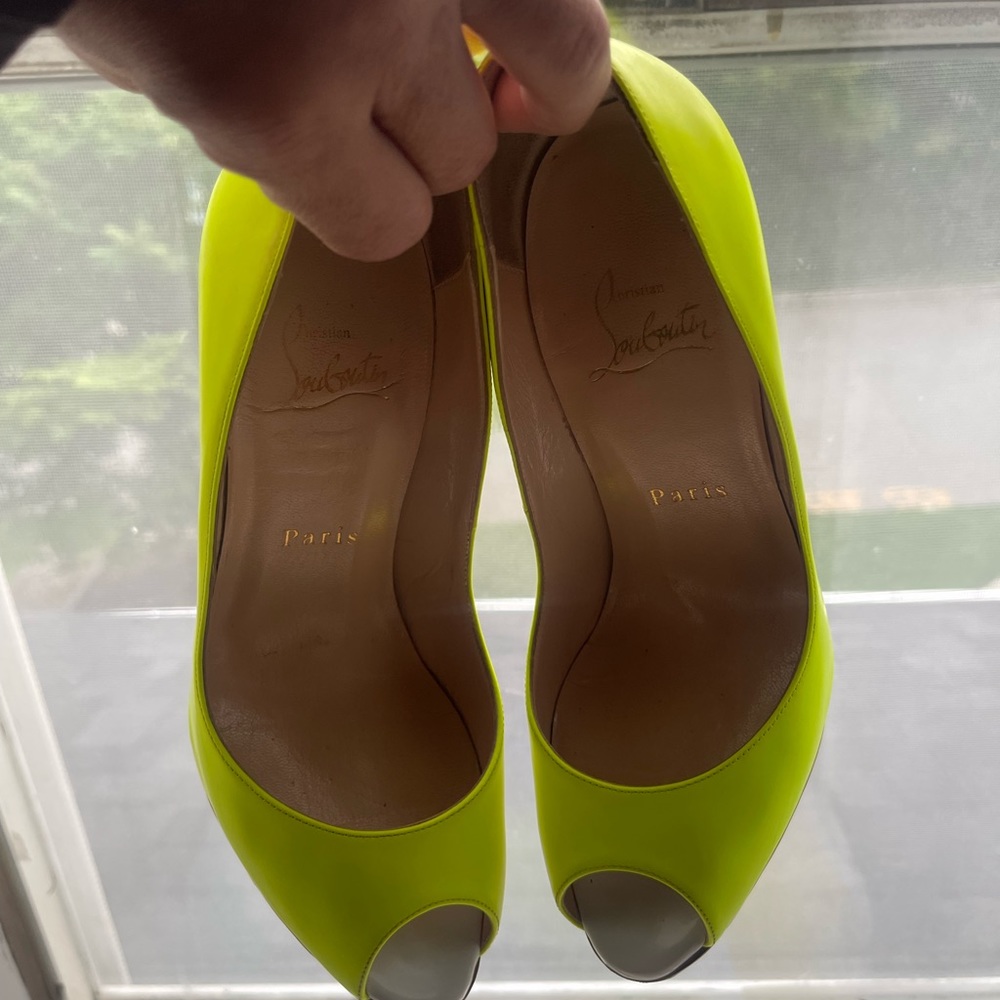 Yellow peep toe Christian Louboutin
